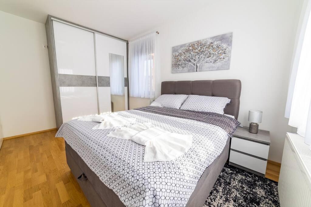 Apartman Lux Self Check-In Virovitica Eksteriør bilde