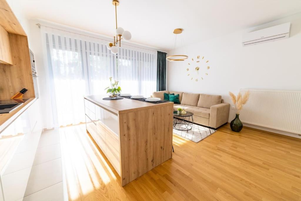 Apartman Lux Self Check-In Virovitica Eksteriør bilde
