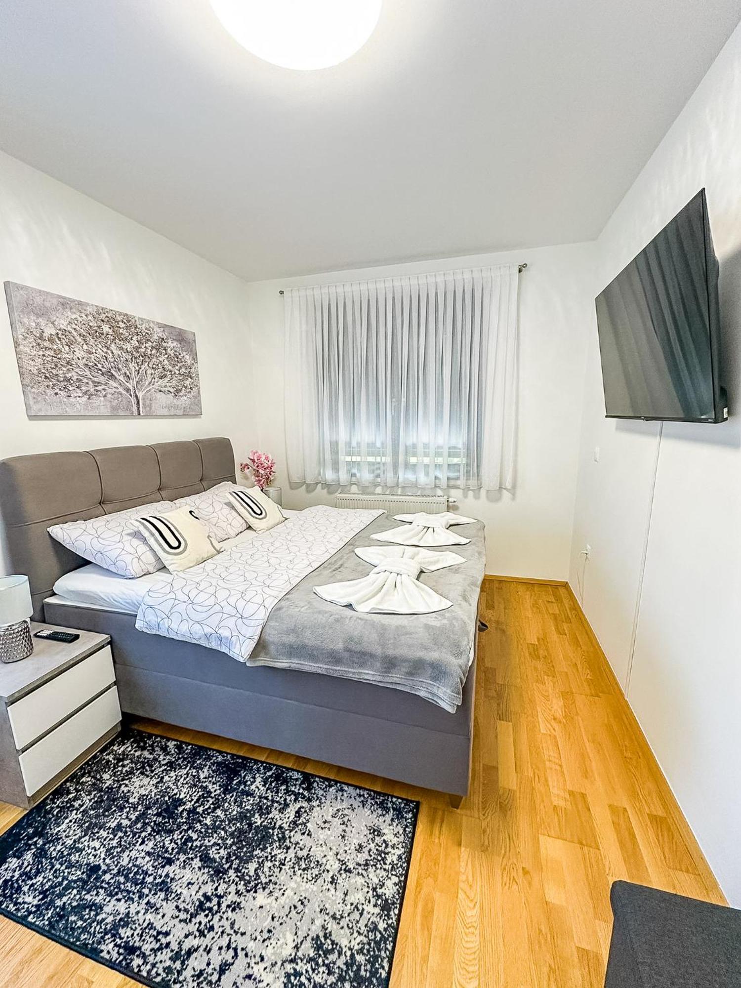 Apartman Lux Self Check-In Virovitica Eksteriør bilde